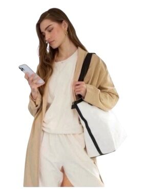 WALTER BAKER Carly Bag, Double Straps, Inside Pocket.